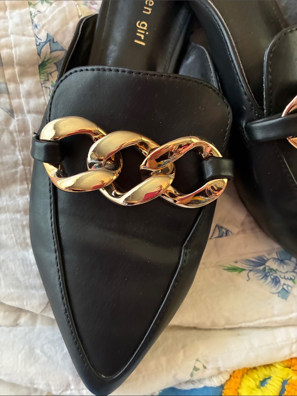 Madden Girl Black Pointed Mule with Gold Chain Accent Sz 8.5 - Picture 2 of 6